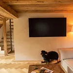 Modernes Mit Sauna, Whirlpool Und Bergblick