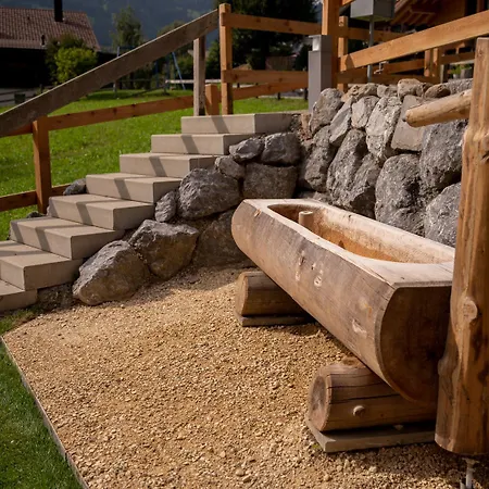 Modernes Mit Sauna, Whirlpool Und Bergblick