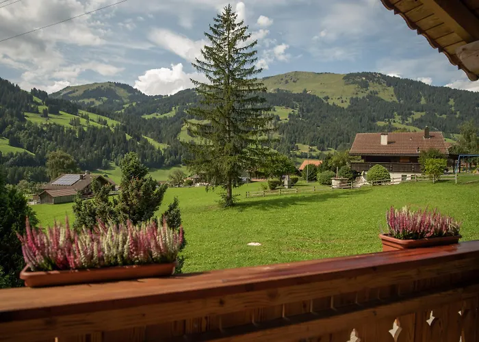 Modernes Mit Sauna, Whirlpool Und Bergblick בקתה