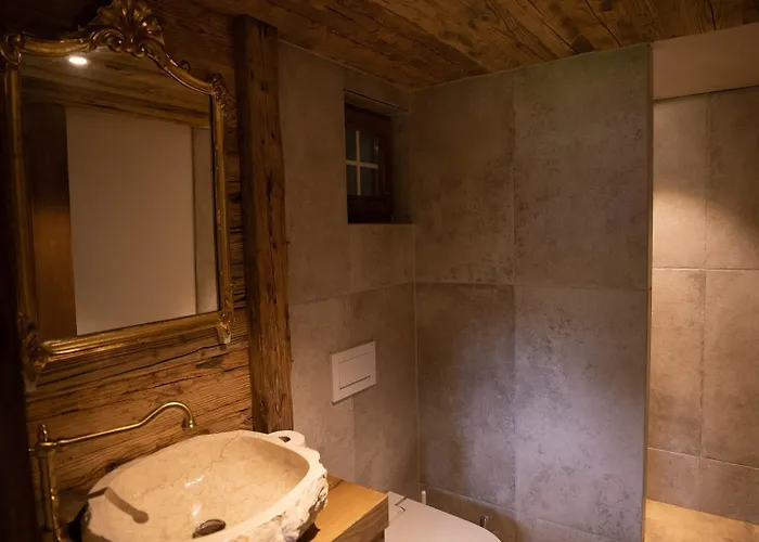 Modernes Mit Sauna, Whirlpool Und Bergblick בקתה
