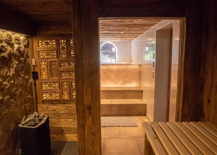 Modernes Mit Sauna, Whirlpool Und Bergblick בקתה