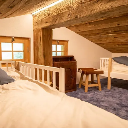 Modernes Mit Sauna, Whirlpool Und Bergblick