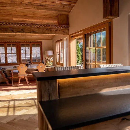 Modernes Mit Sauna, Whirlpool Und Bergblick 샬레 *